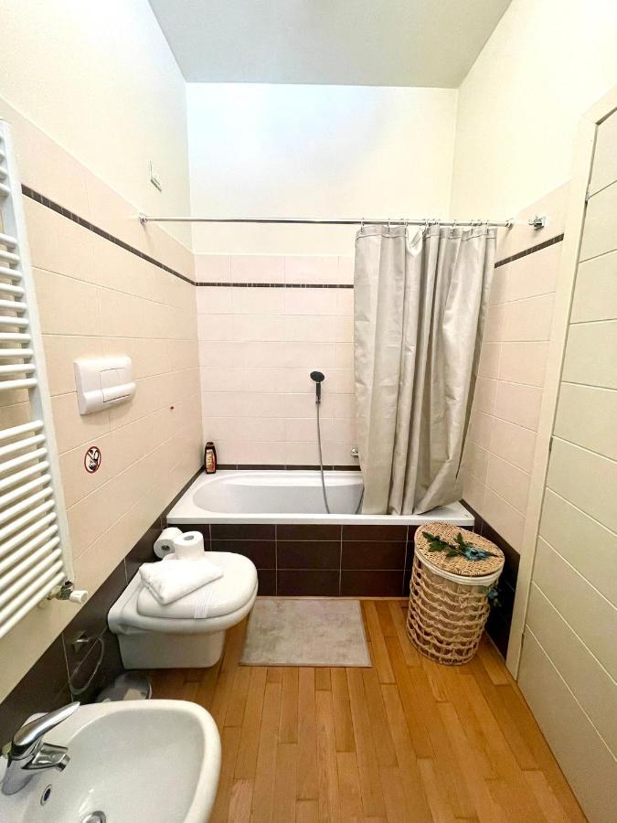 Luxury Four-Room Apartment In Monza Centro - 2 Min Walk To Train Station Bagian luar foto