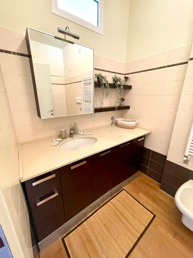 Luxury Four-Room Apartment In Monza Centro - 2 Min Walk To Train Station Bagian luar foto
