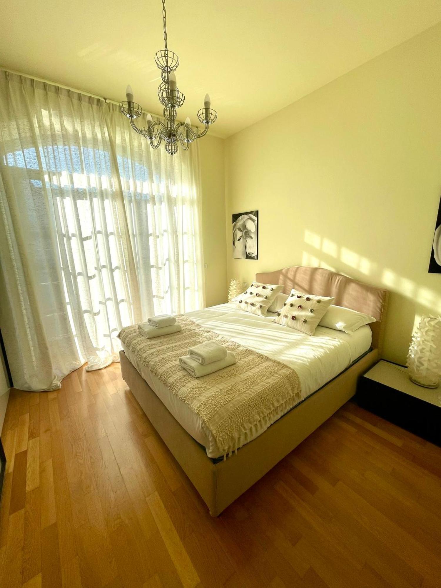 Luxury Four-Room Apartment In Monza Centro - 2 Min Walk To Train Station Bagian luar foto