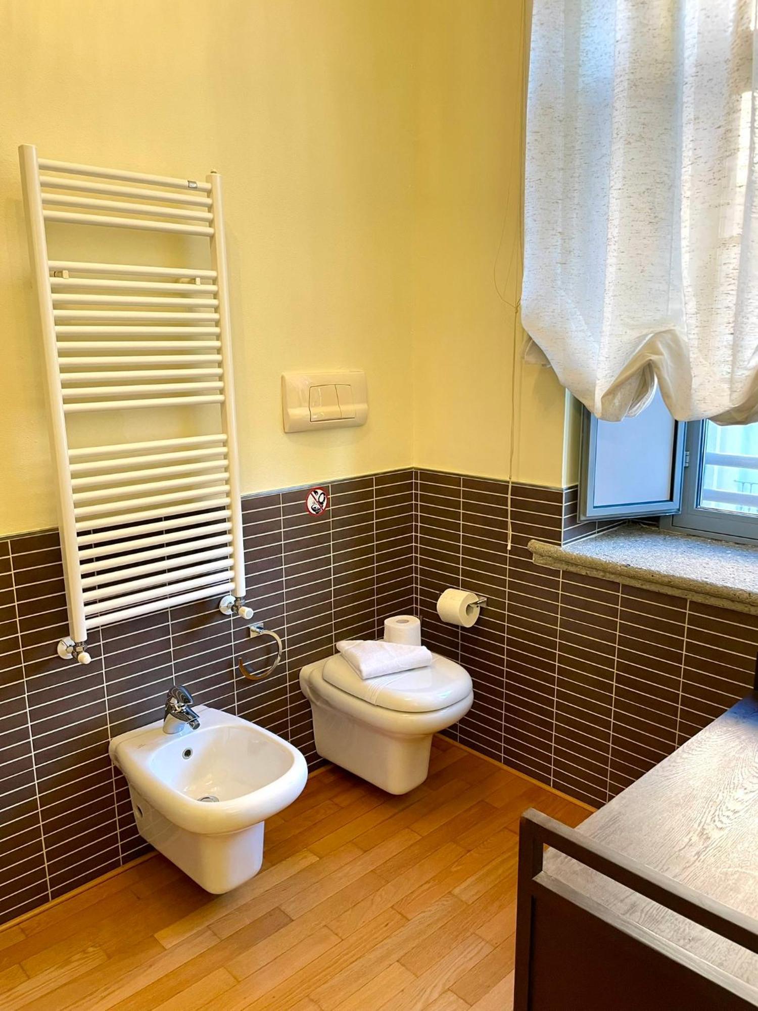 Luxury Four-Room Apartment In Monza Centro - 2 Min Walk To Train Station Bagian luar foto